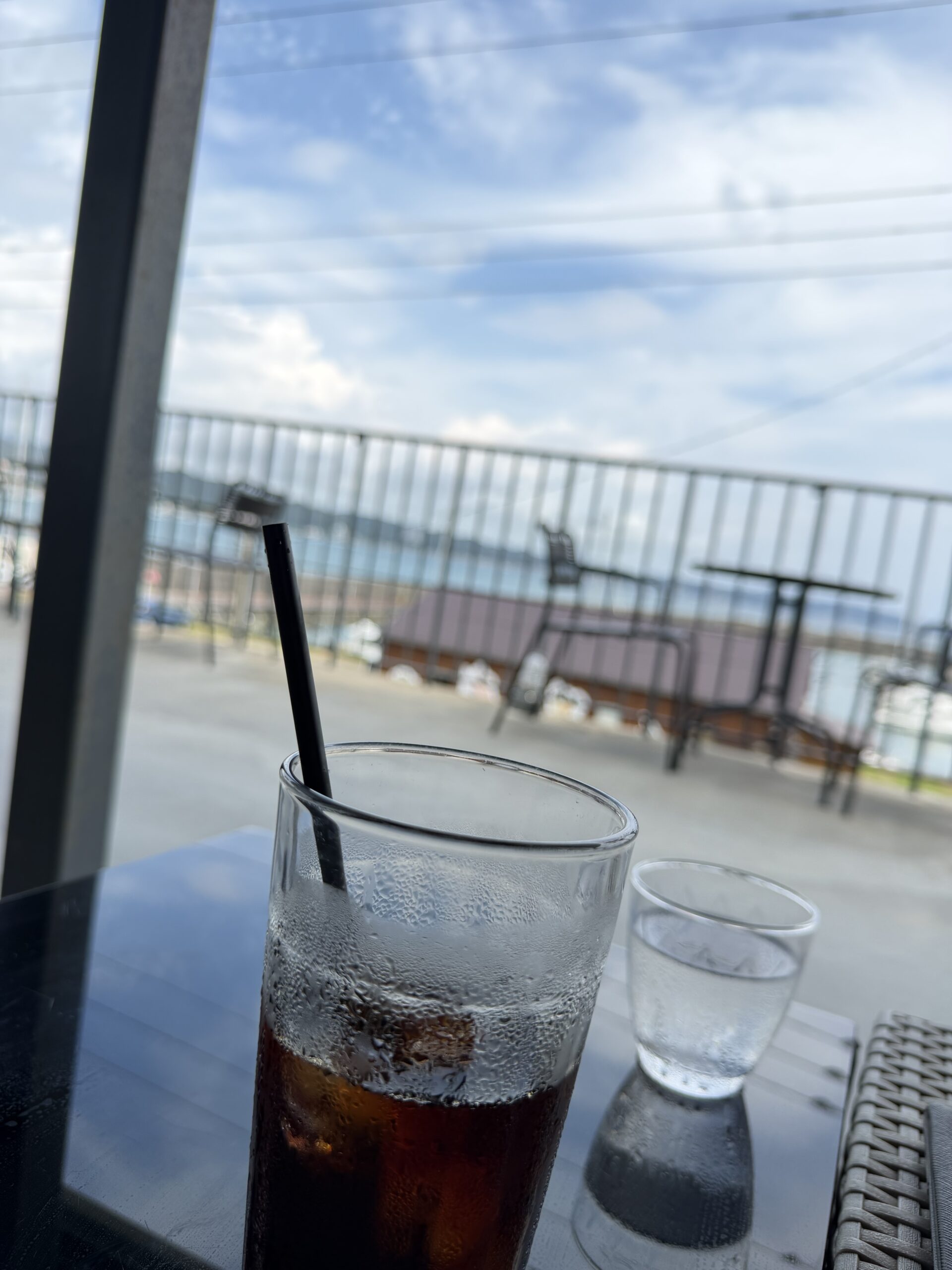 鴨川シーサイドベースのカフェで飲む冷たい飲み物